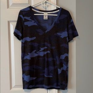 PINK Perfect V-Neck Tee - Blue Camo